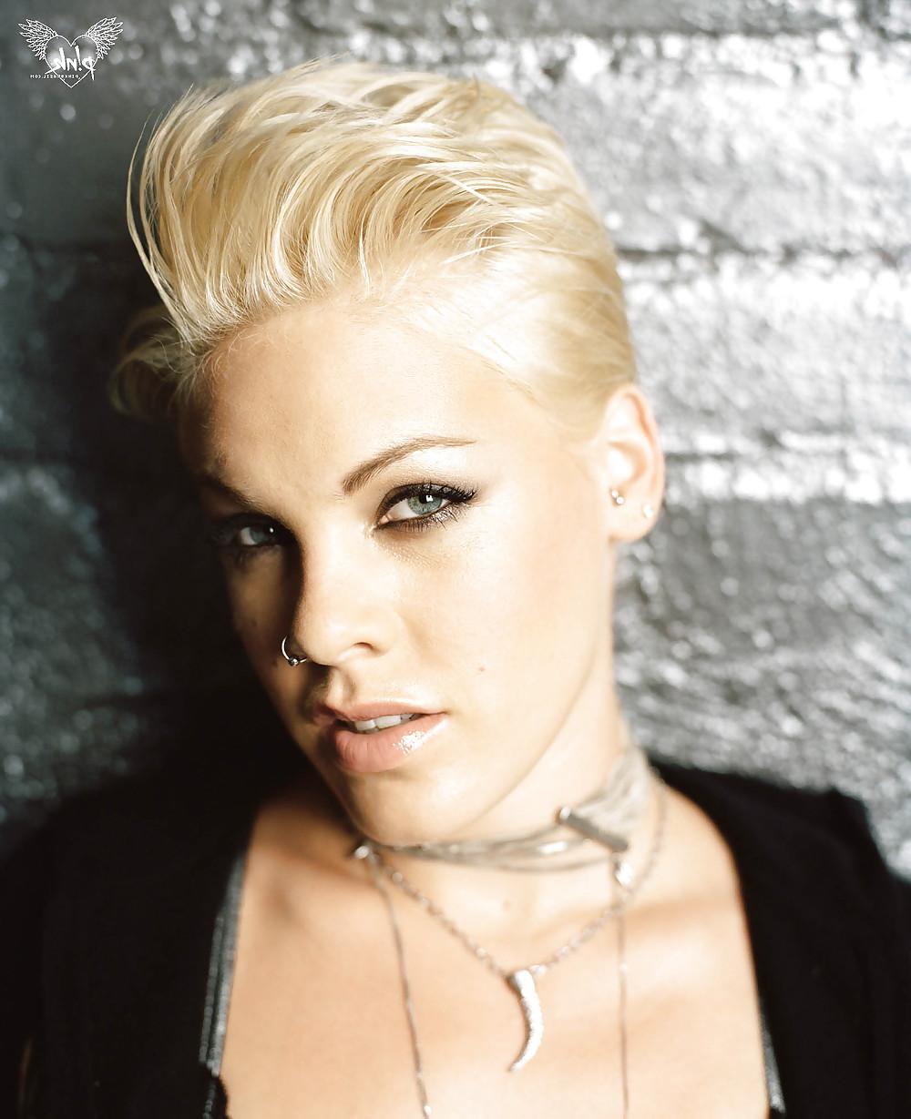 23P P!NK - want to be her slave
