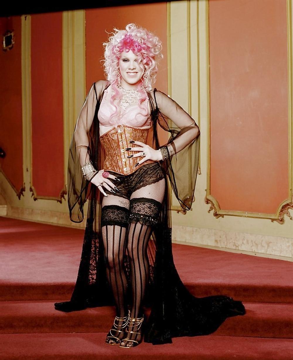 23P P!NK - want to be her slave