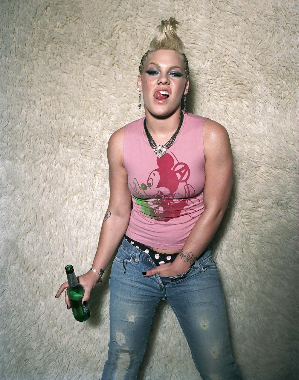 23P P!NK - want to be her slave