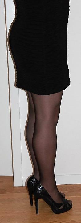 5P Rachel the sissy loves pantyhose