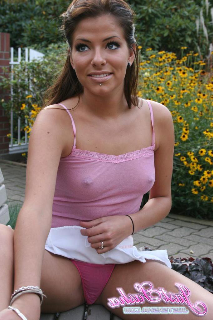 20P Pictures of Just Sasha showing you what's up her skirt