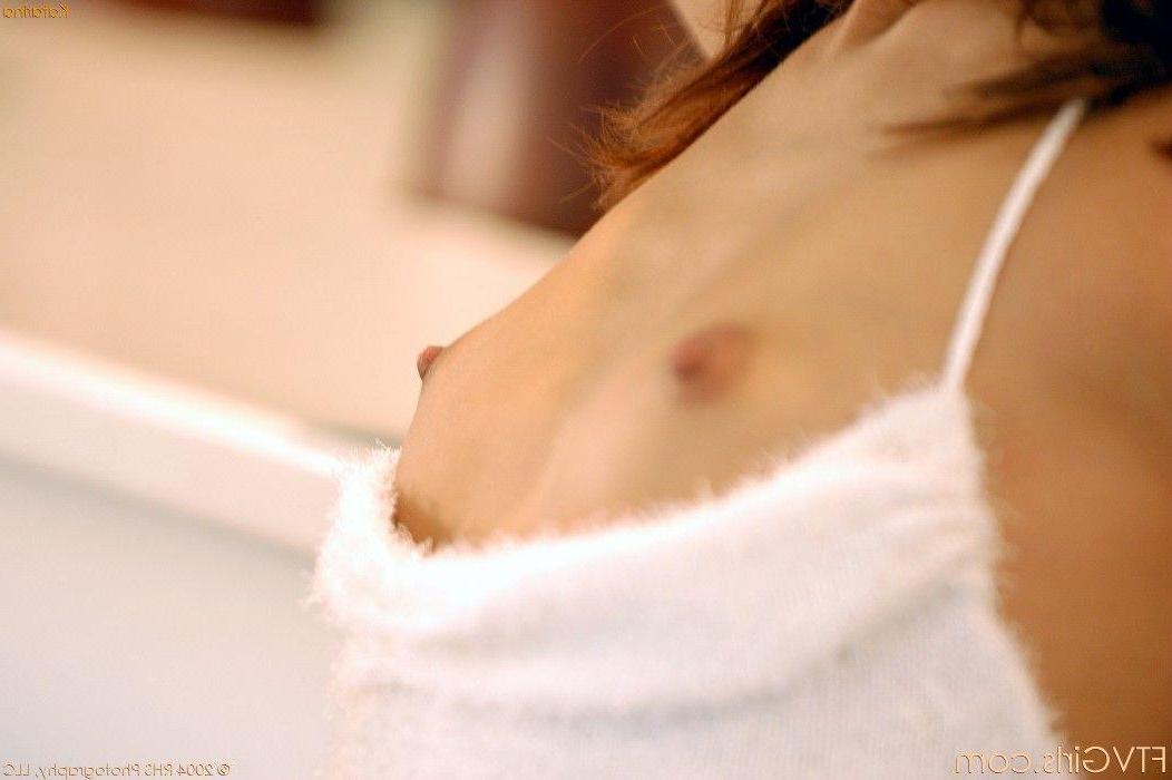 20P Pictures of Katarina giving you her tight hole