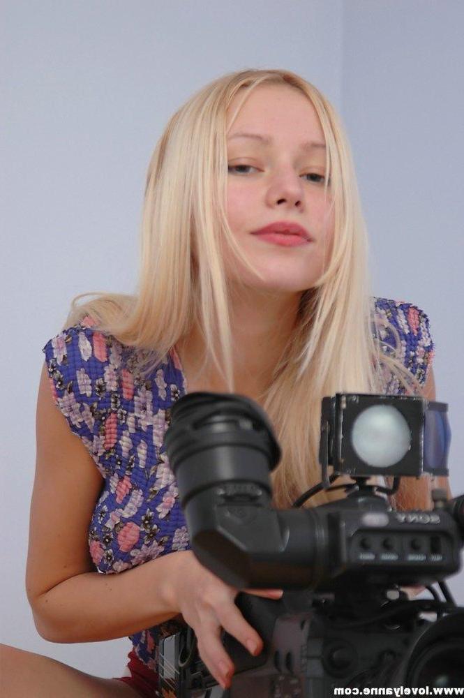 15P Anne stripping infront of a huge camera