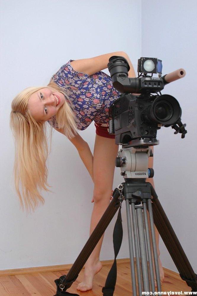 15P Anne stripping infront of a huge camera