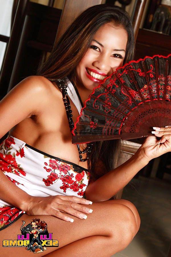 20P Pictures of Lulu Sexbomb exposing her huge titties