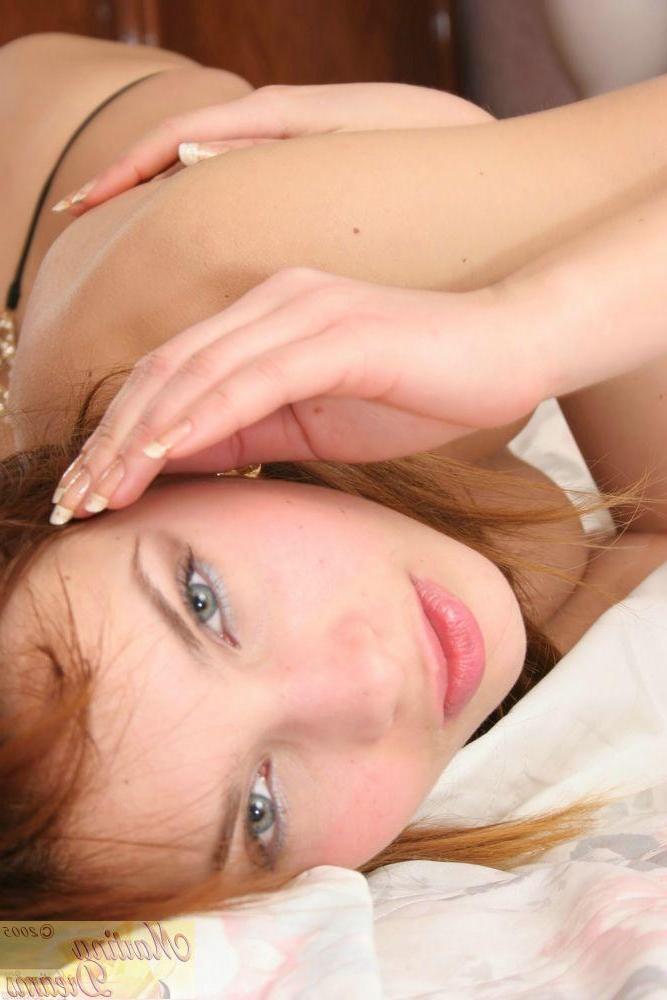 15P Pictures of teen slut Martina Dreams stripping for you in bed