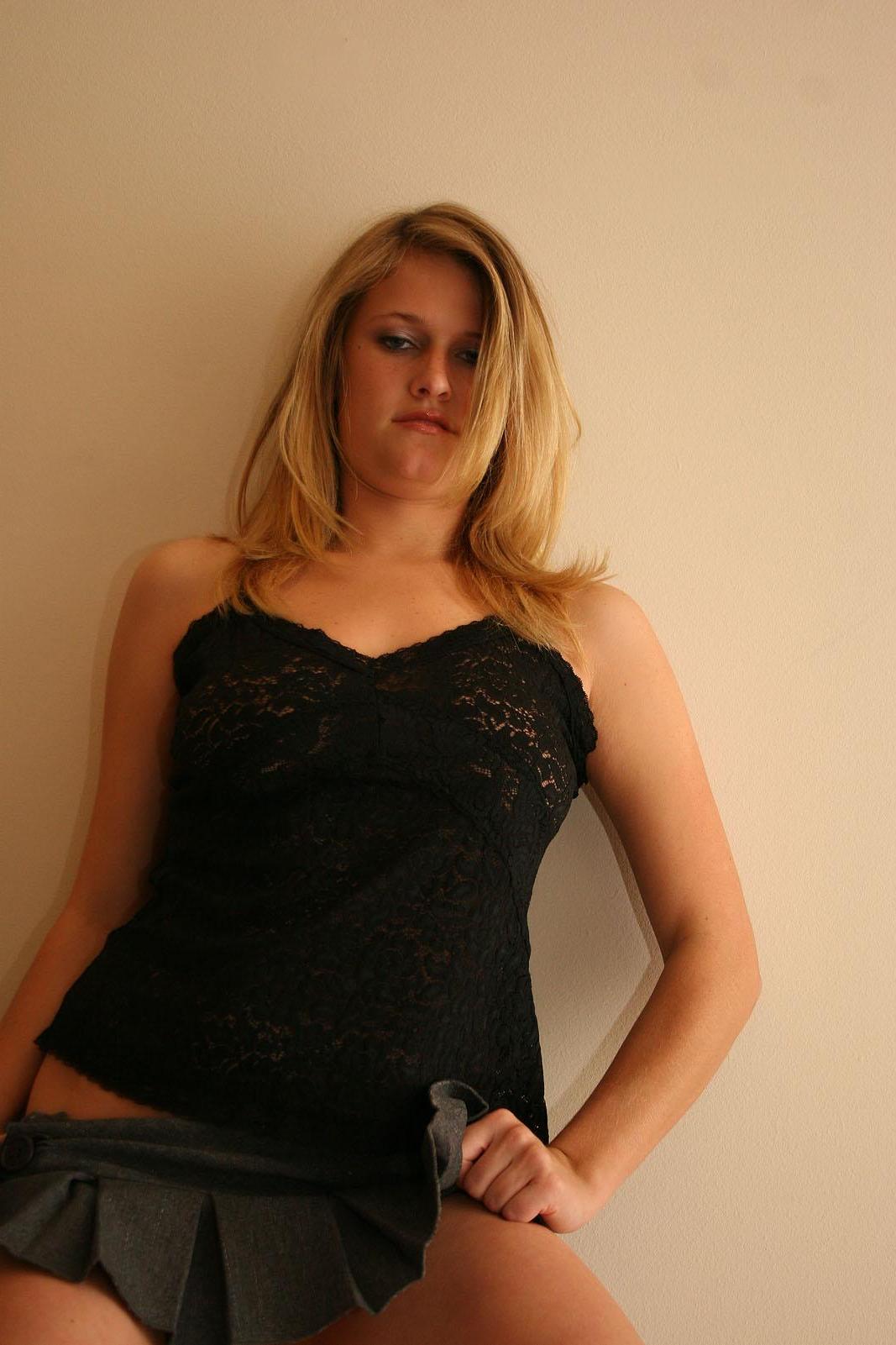 20P Pictures of Samantha Gauge teasing in a skirt