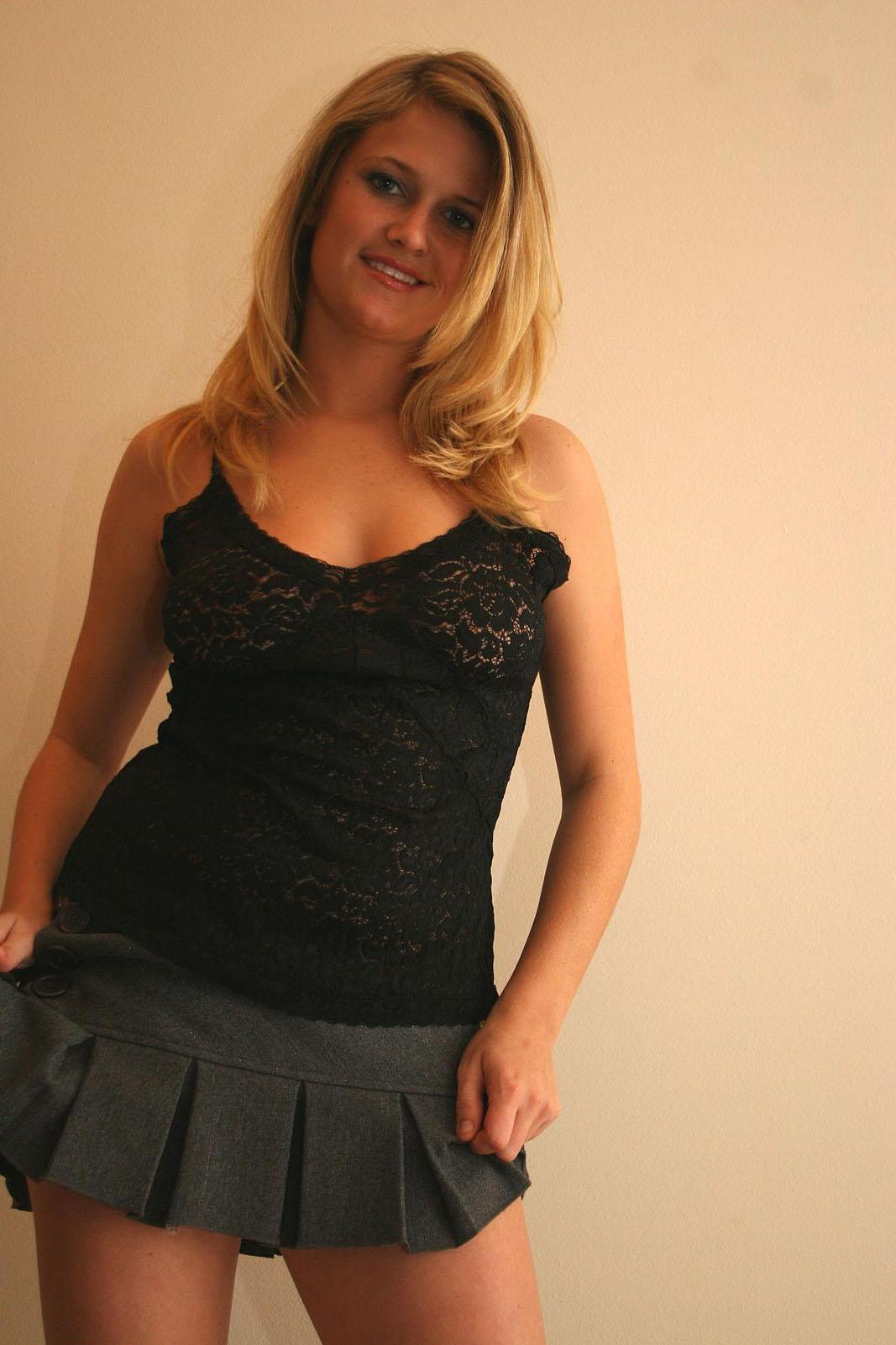 20P Pictures of Samantha Gauge teasing in a skirt