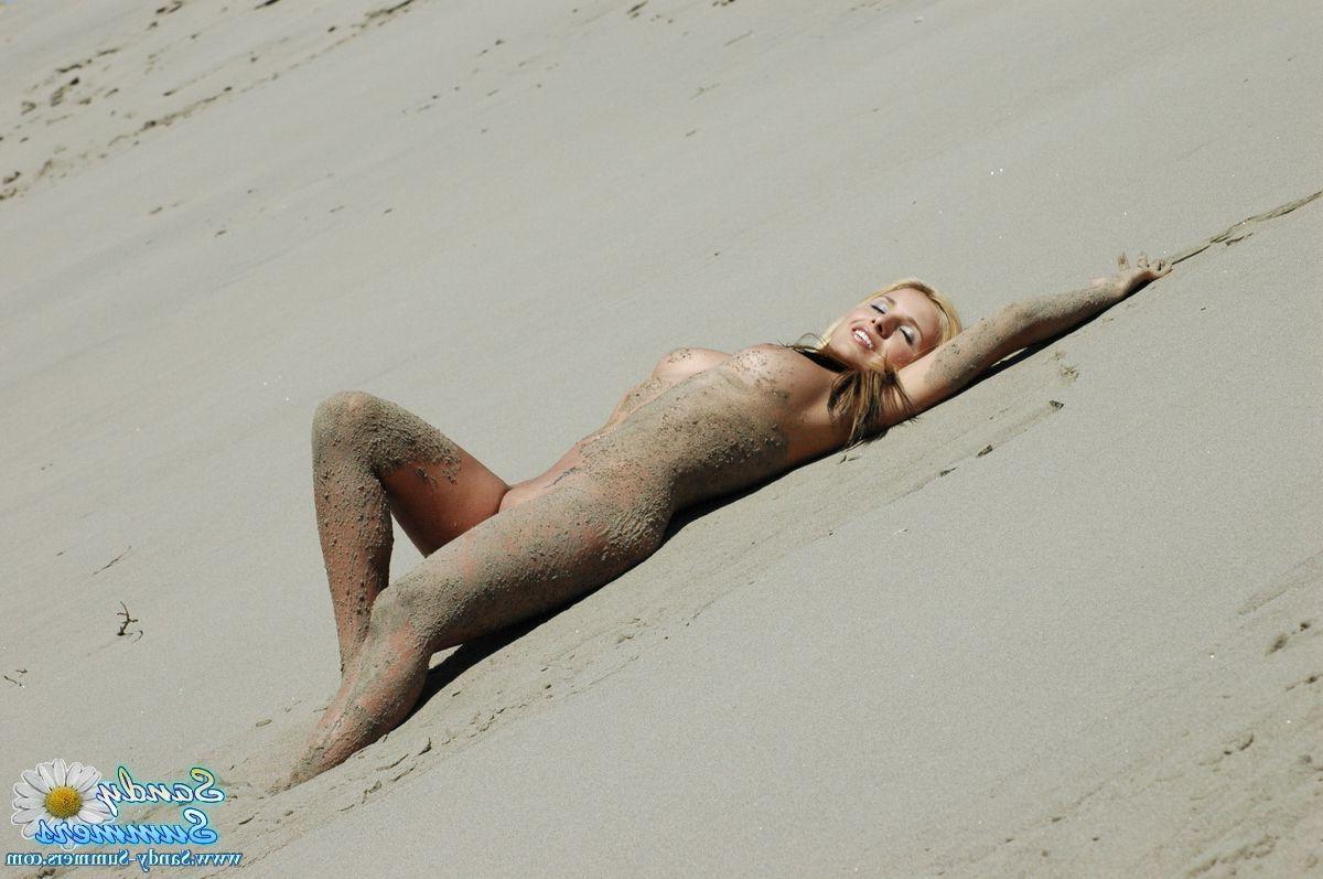 20P Pictures of teen slut Sandy Summers totally naked on a beach