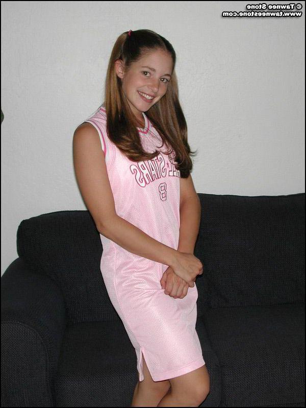 20P Pictures of teen hottie Tawnee Stone showing you what's up her skirt