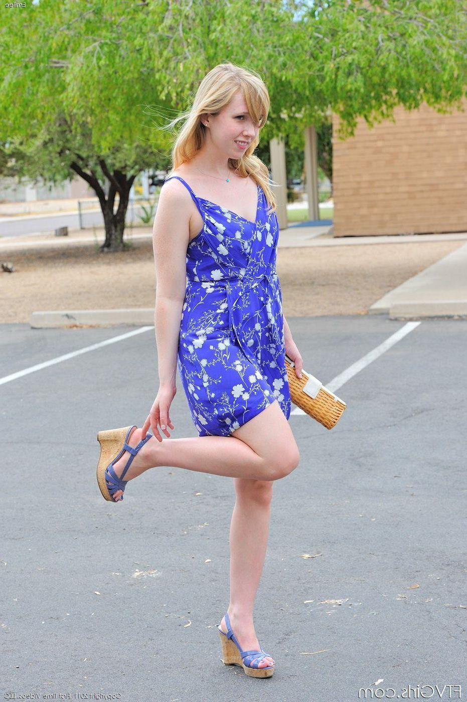 15P Pictures of teen Emilee showing up her skirt