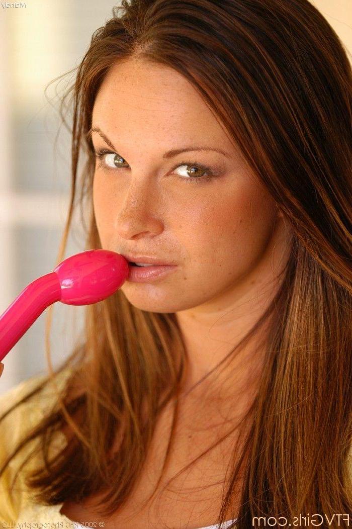 20P Pictures of Mandy slipping a vibrator up her skirt
