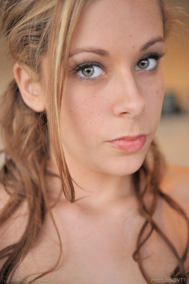 20P Pictures of Nikki giving you her warm wet hole