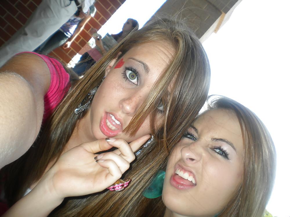 18P Single Mom & daughter's friend