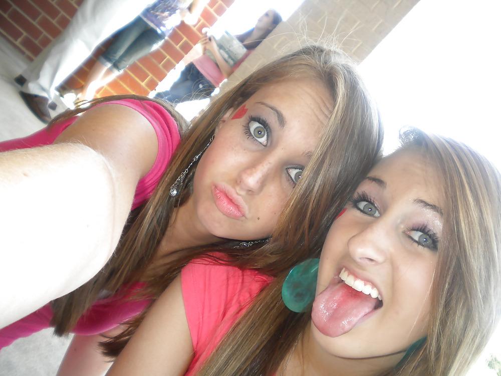 18P Single Mom & daughter's friend