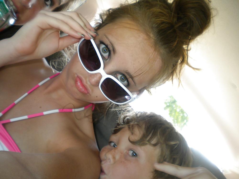 18P Single Mom & daughter's friend