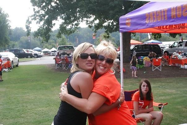 18P Single Mom & daughter's friend
