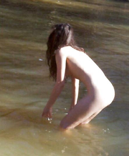 25P Brunette skinny-dipping in river