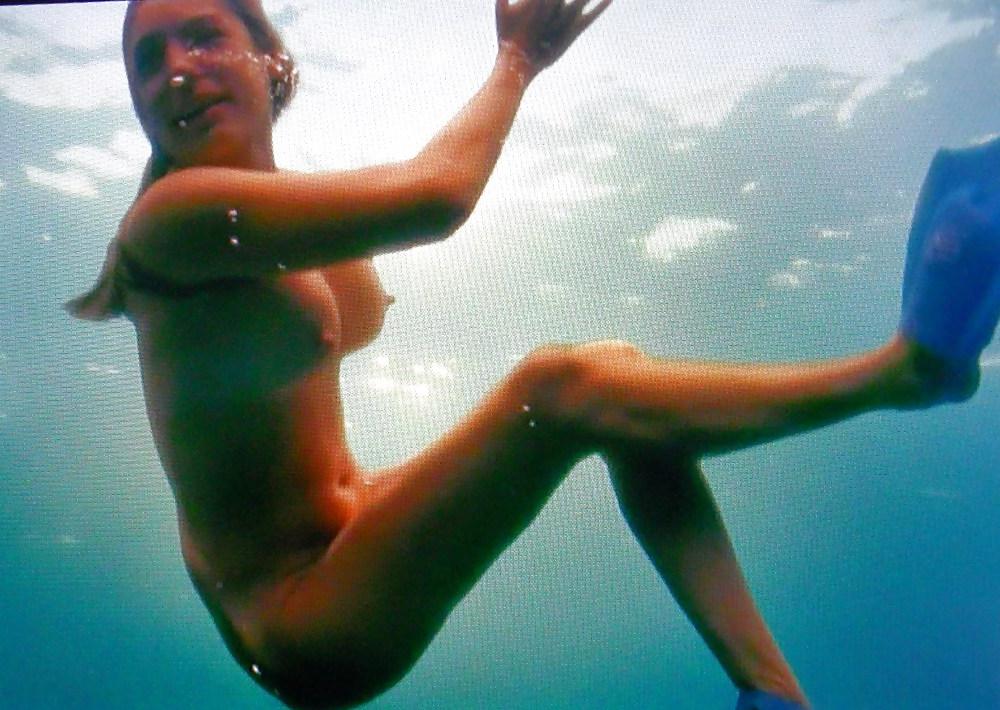 16P Kelly brook skinny dip -piranah