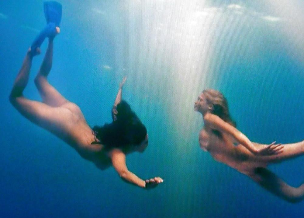 16P Kelly brook skinny dip -piranah