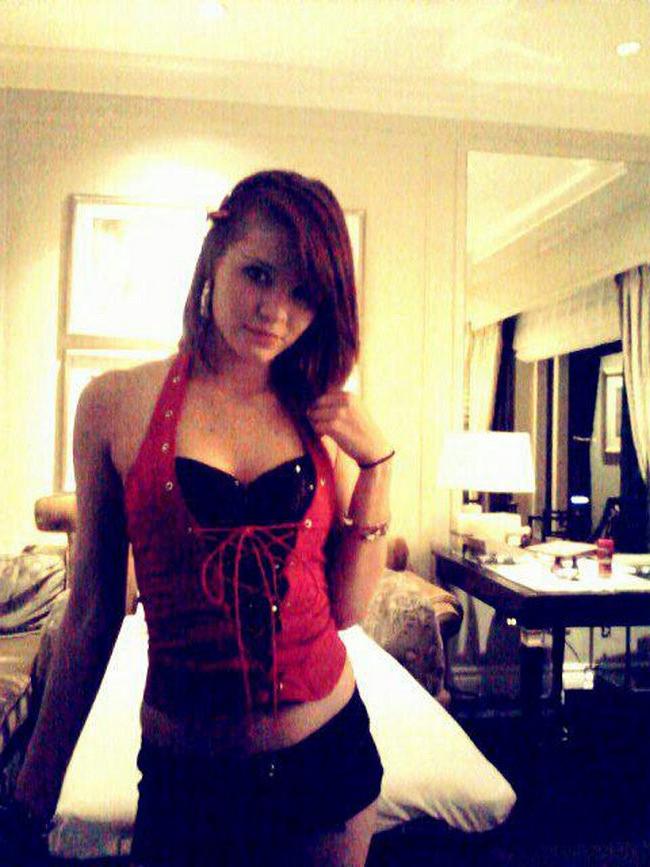 15P Self shot gfs are posing for cell phone camera pics