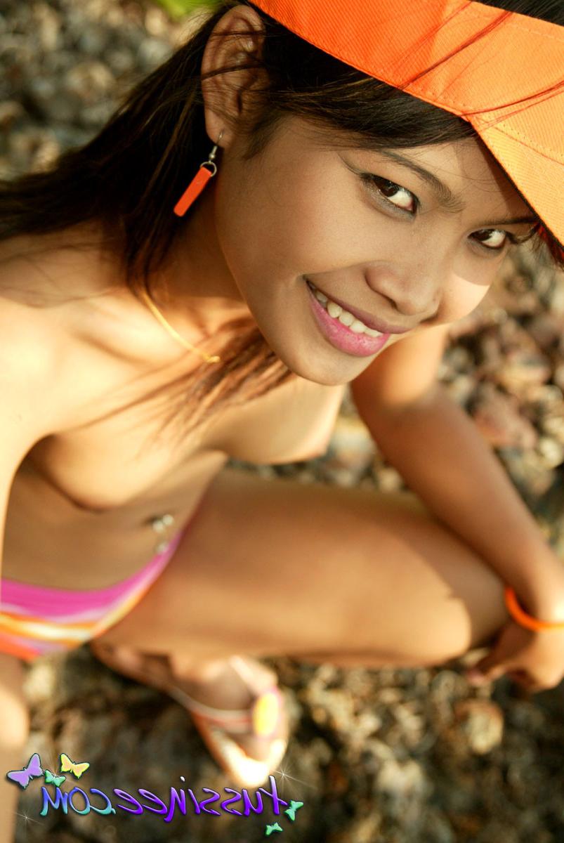 16P Thai cutie strips out of her bikini and gets topless by the sea