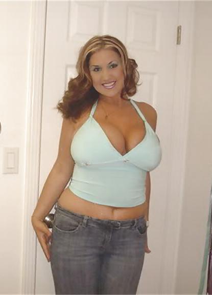 13P Huge Natural Titted Amateur Brunette Photo Gallery