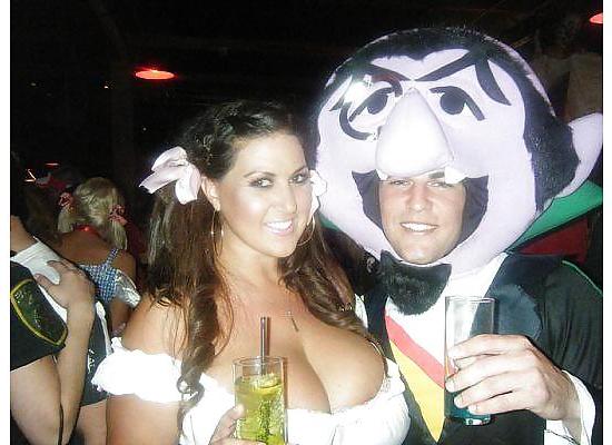 13P Huge Natural Titted Amateur Brunette Photo Gallery