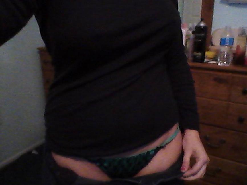 15P Self shot gfs are posing for cell phone camera pics