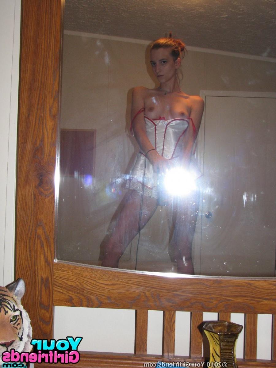 11P Teen girlfriend with nice tits snaps hot naked mirror pics