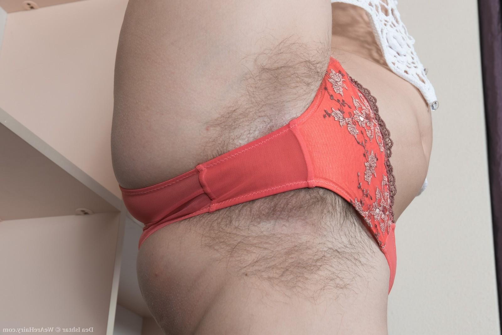 16P Dea Ishtar strips and shows off hairy body 