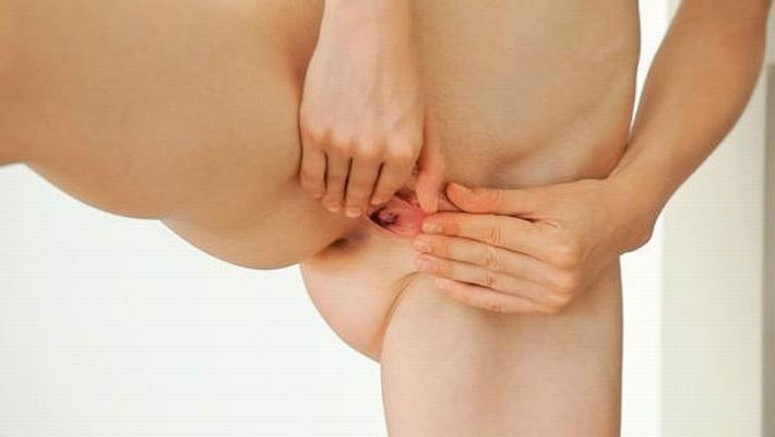 16P very skinny girl spreading and showing pink