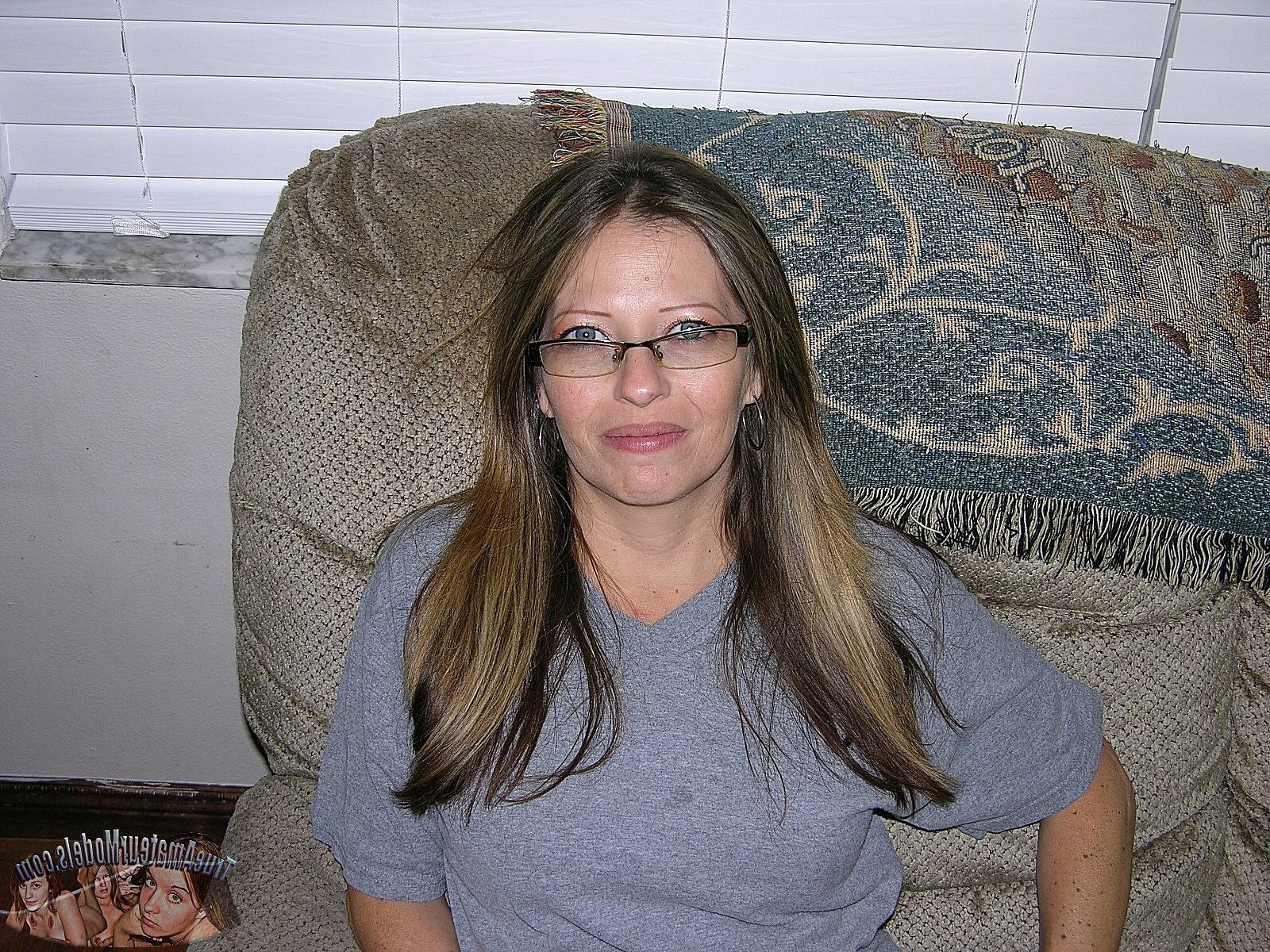 16P Mature Soccer Mom With Glasses Spreads Nude And Gives A Blowjob 