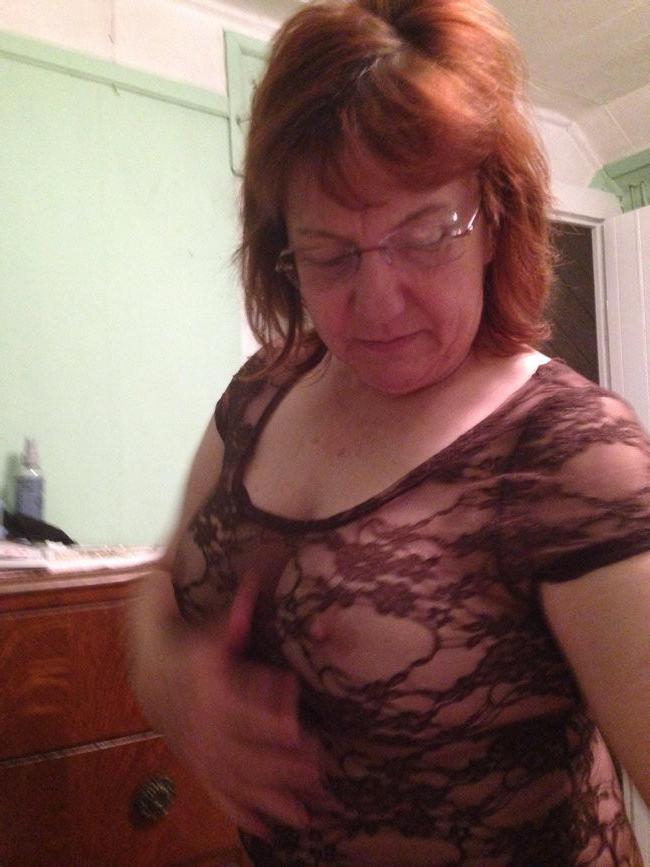 15P Self shot gfs are posing for cell phone camera pics