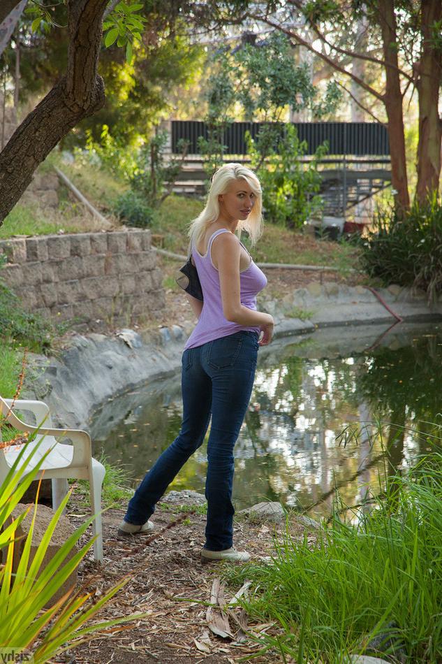 16P Blonde amateur tease