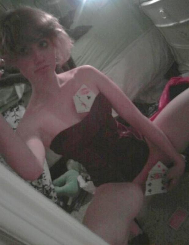 14P Sexy blonde teen chick gets naked in leaked chat pics