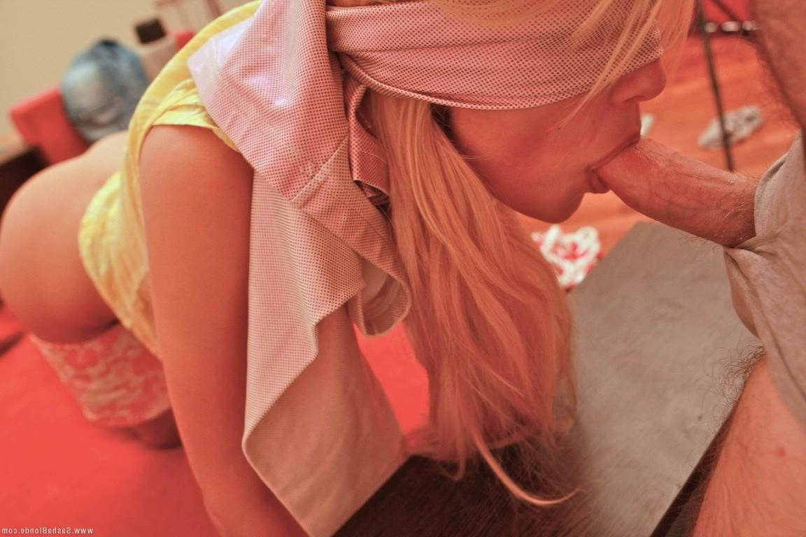 14P Beautiful blonde babe sucking on huge cock