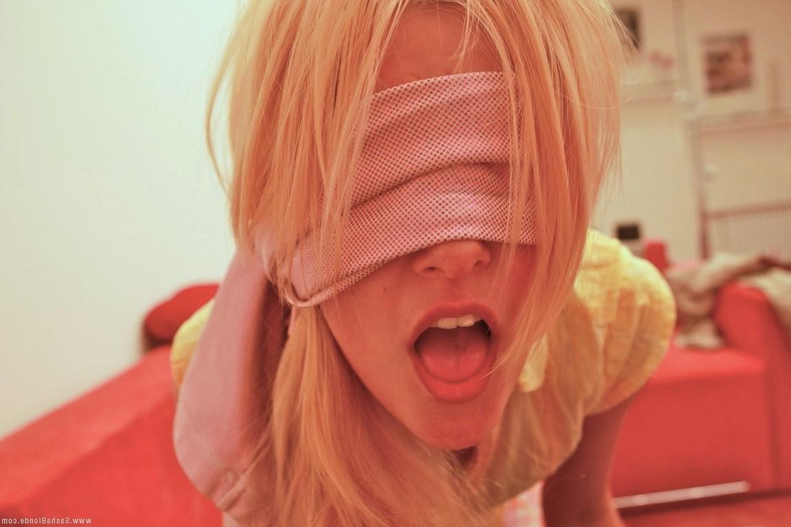 14P Beautiful blonde babe sucking on huge cock