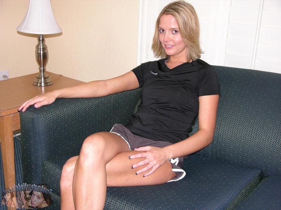11P Hot bonde babe megan strips nude in her hotel room