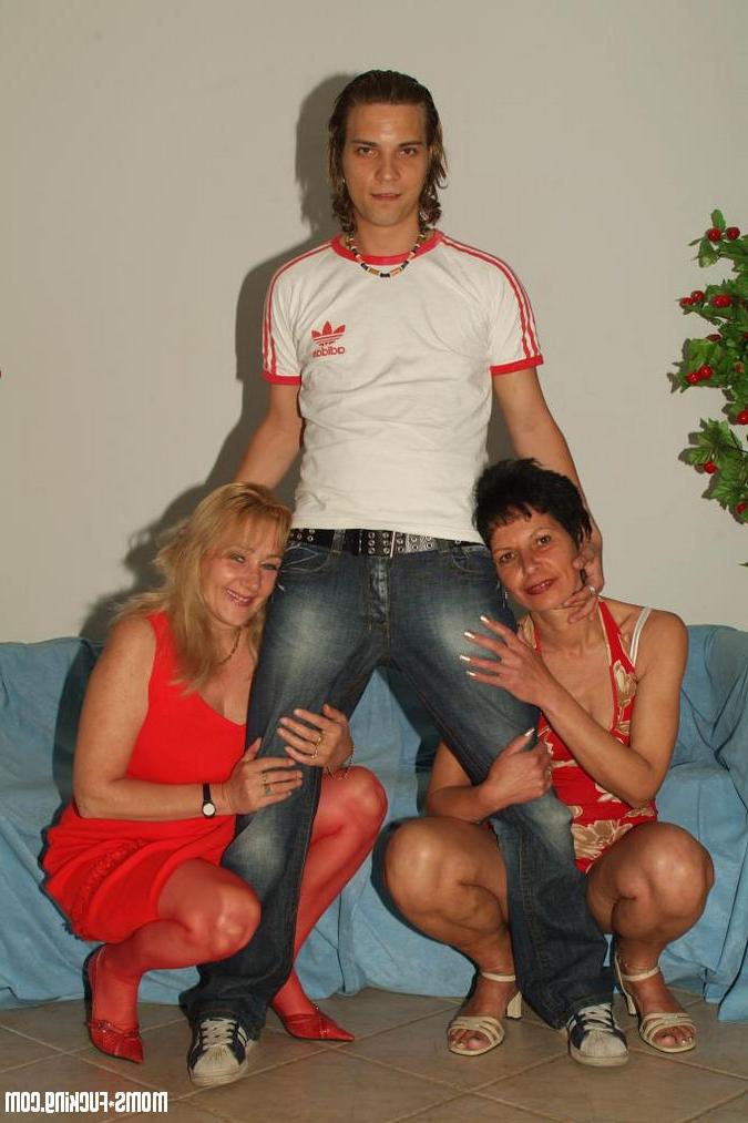 15P Mature ex gfs pose for the camera and fuck