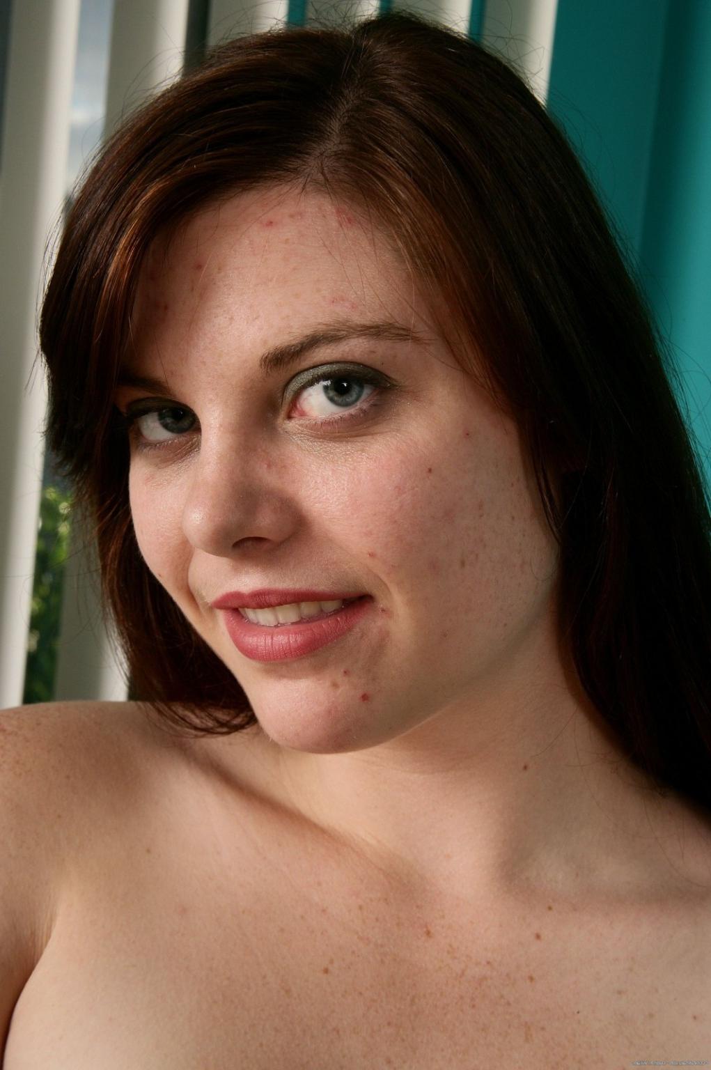 15P Brunette honey Leann shares her very hairy bush in stockings