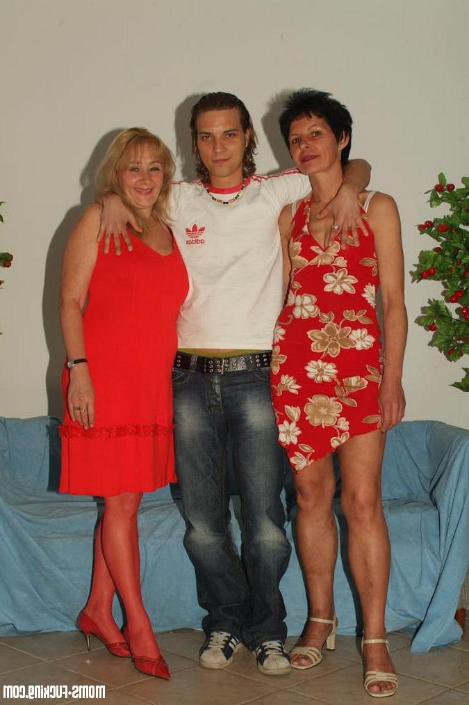 14P Mature ex gfs pose for the camera
