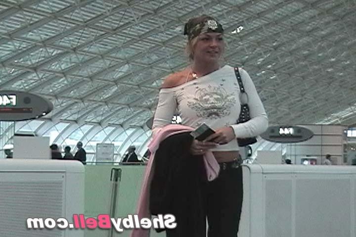 14P Bandana wearing blonde Shelby Bell playing with her pussy