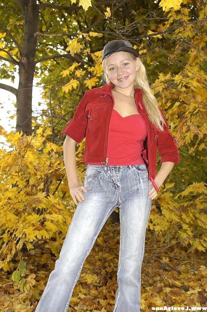 15P Lovely Anne fully naked outdoors