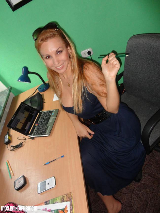 10P Blonde ex girlfriends show tits and ass for the camera gallery 6