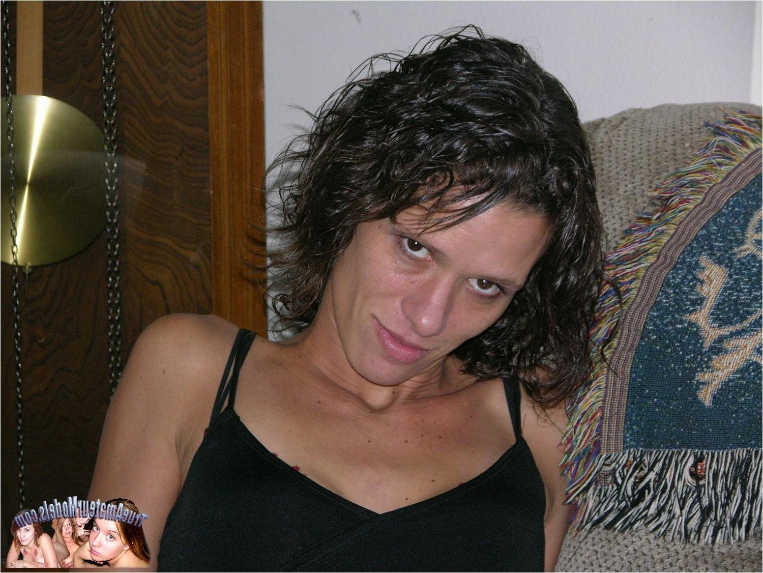 10P Nude Skinny Milf Spreading - Stacey