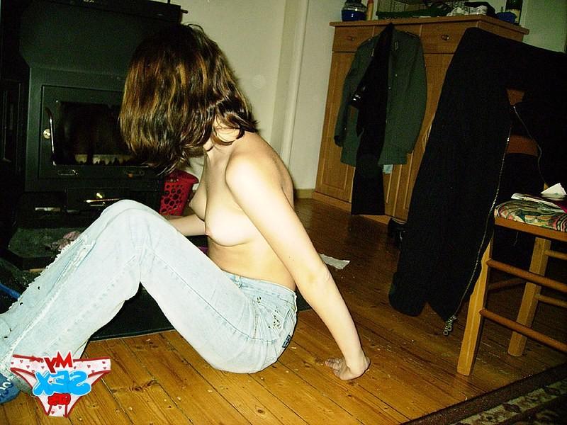 12P Sleeping girlfriend pics were made by home camera