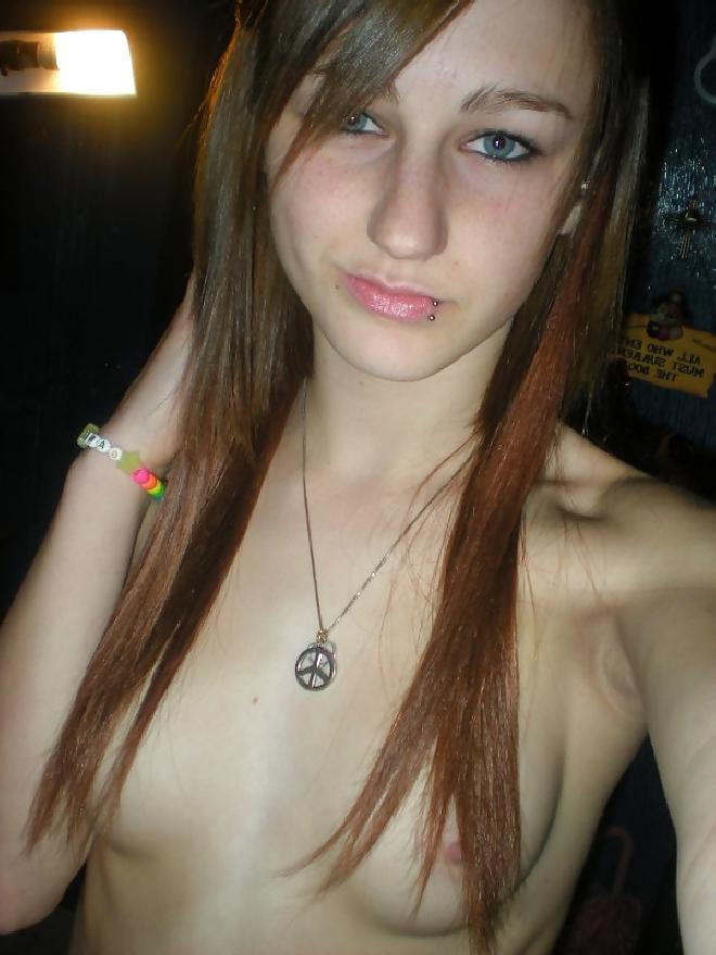 25P 2 sexy skinny teen girls selfshot pics
