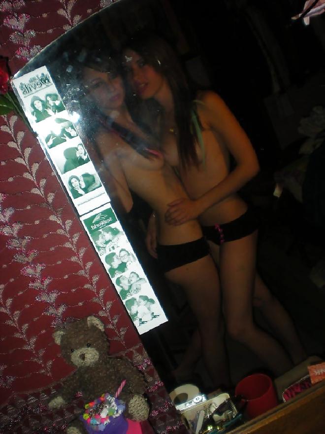 25P 2 sexy skinny teen girls selfshot pics
