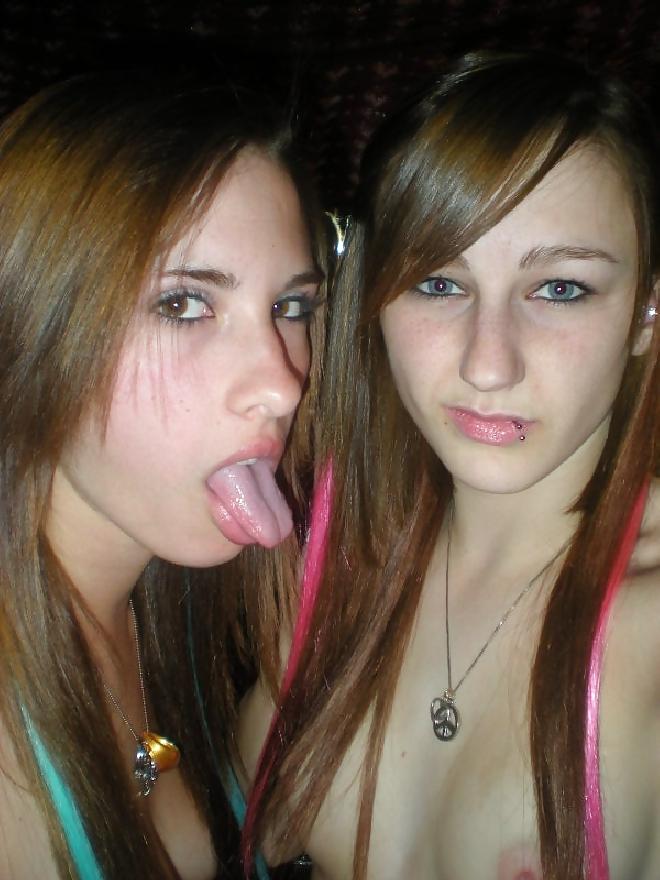 25P 2 sexy skinny teen girls selfshot pics